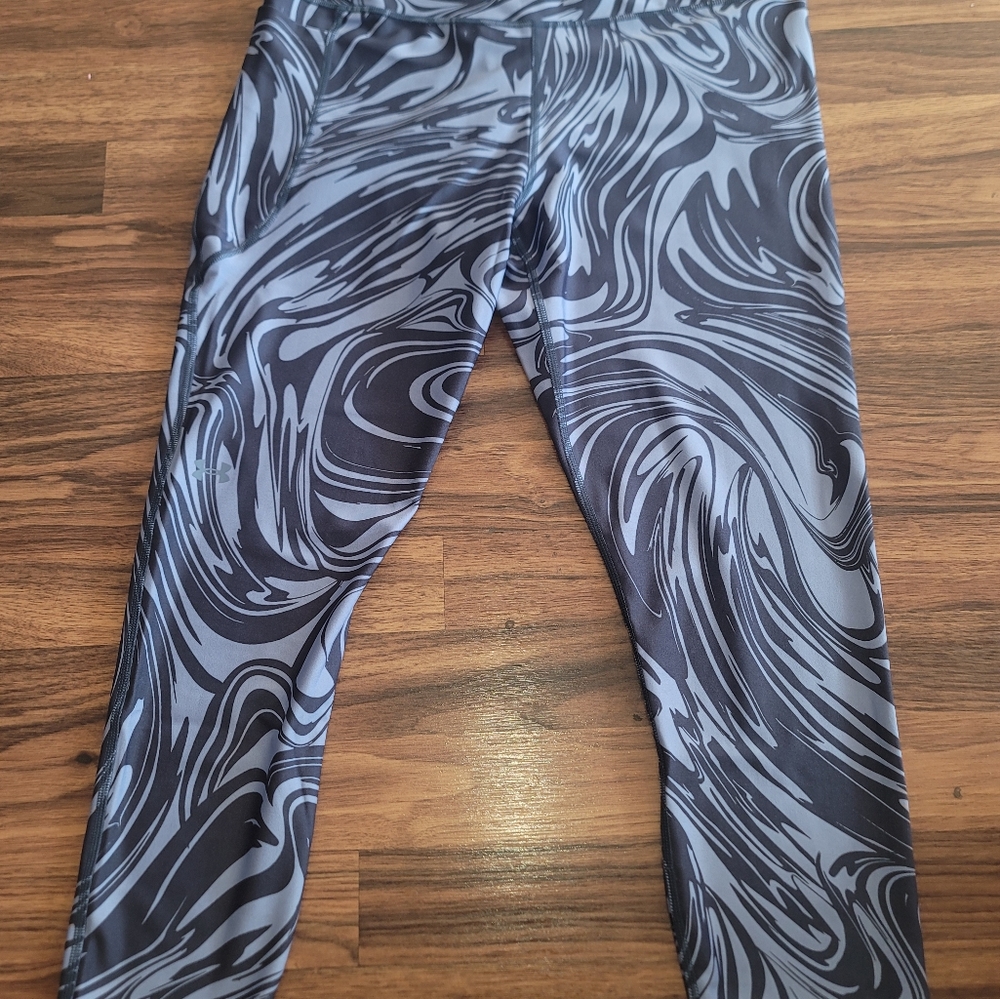 UNDER ARMOUR TIGHTS...